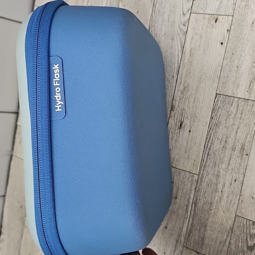 Hydro Flask Sky Blue Lunchbox with Royal Blue Trim - Picture 5 of 9